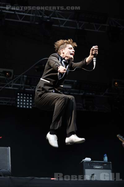 THE HIVES - 2007-08-24 - SAINT CLOUD - Domaine National - Grande Scene - Per Almqvist